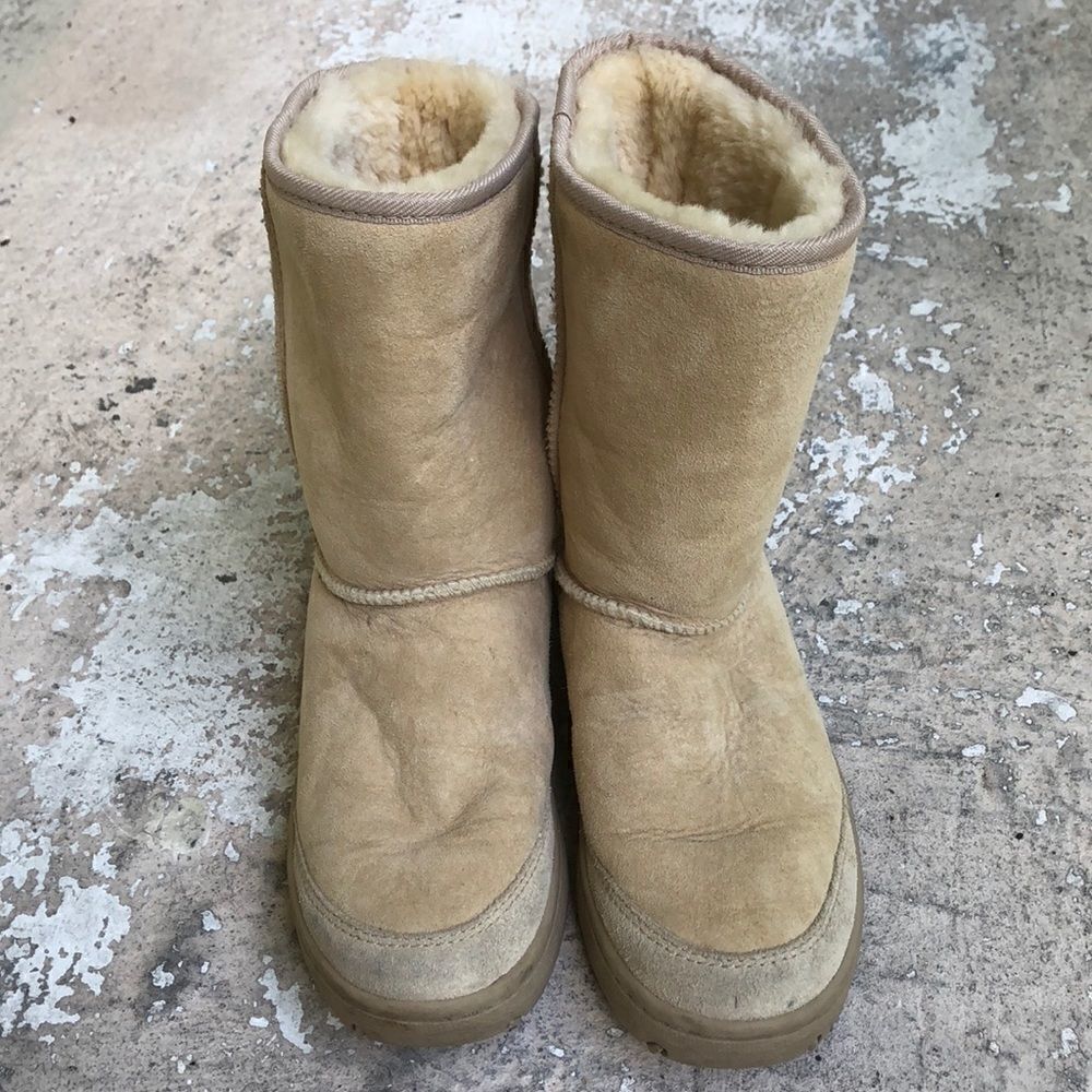 UGGs   - Picture 2 of 6